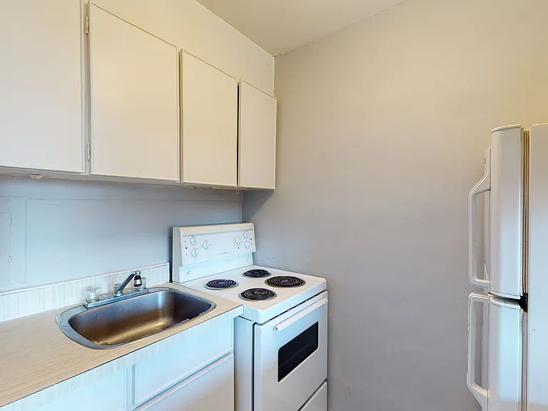 371 Gilmour St — Photo 5