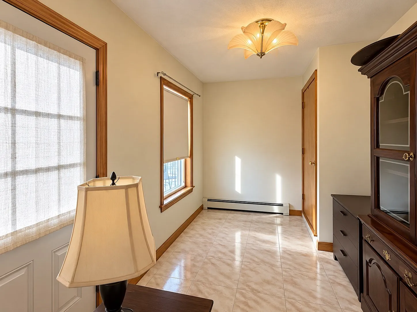 3 bed, 1.0 bath, 1000 sqft, $3,400 — Photo 4
