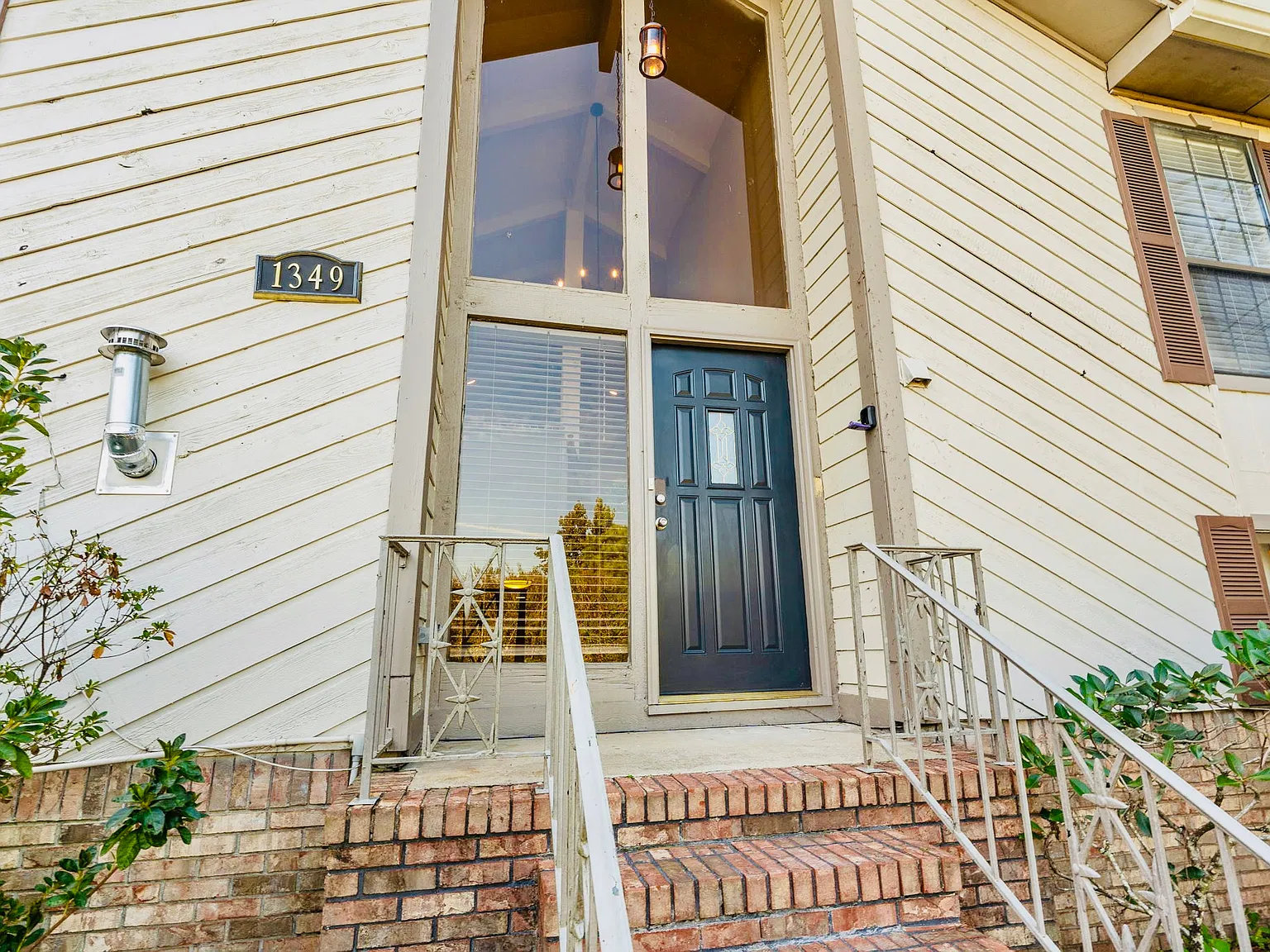 5 bed, 2550 sqft, $2,499 — Photo 3