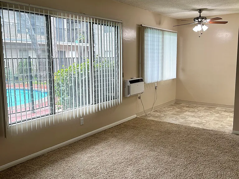 260 N Oak Ave #3 — Photo 2