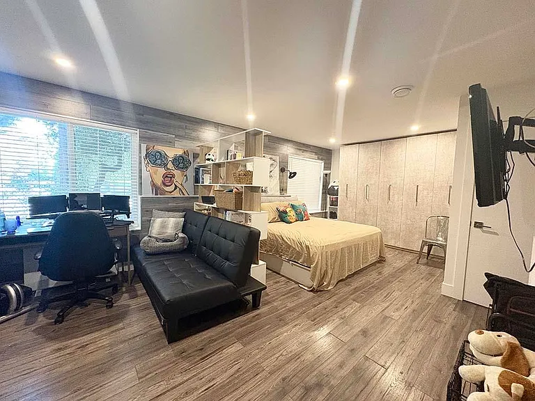 609 Lidster Pl — Photo 1