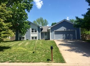 201 Crestview Ct, Lansing, KS 66043