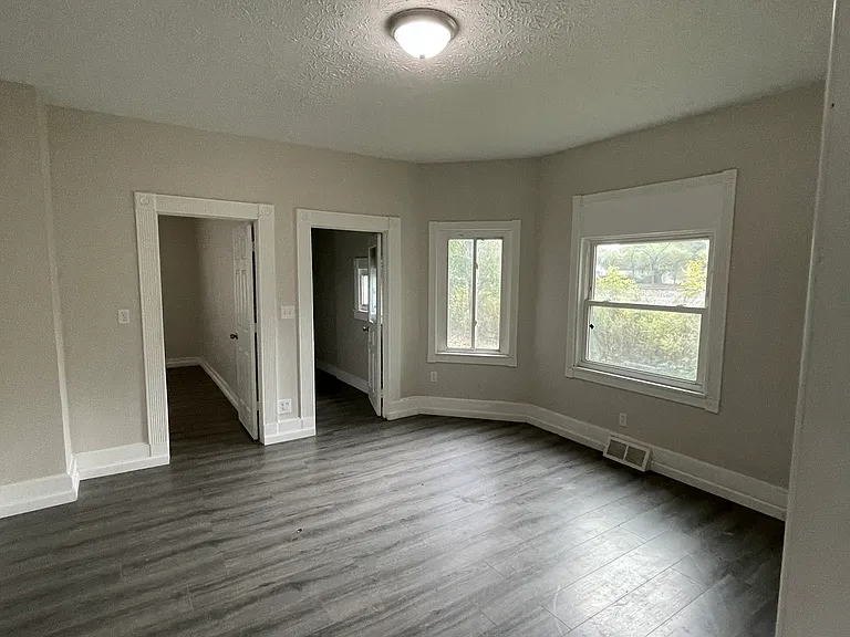 37 Magnolia Ave — Photo 4