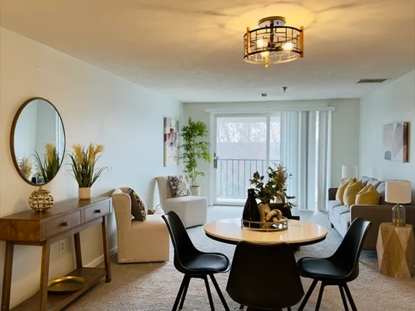 45 Christopher Dr APT 133, Methuen, MA 01844