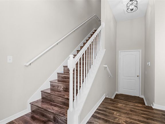 5th image of 508 Crimson Ln