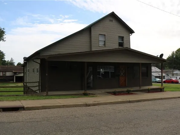 130 W 3rd St, Uhrichsville, OH 44683