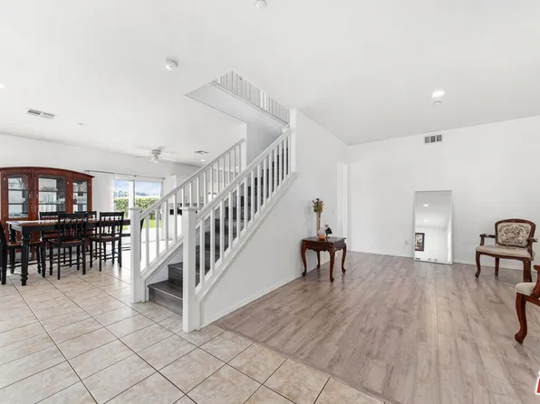 13041 Mesa Verde Way, Sylmar, CA 91342