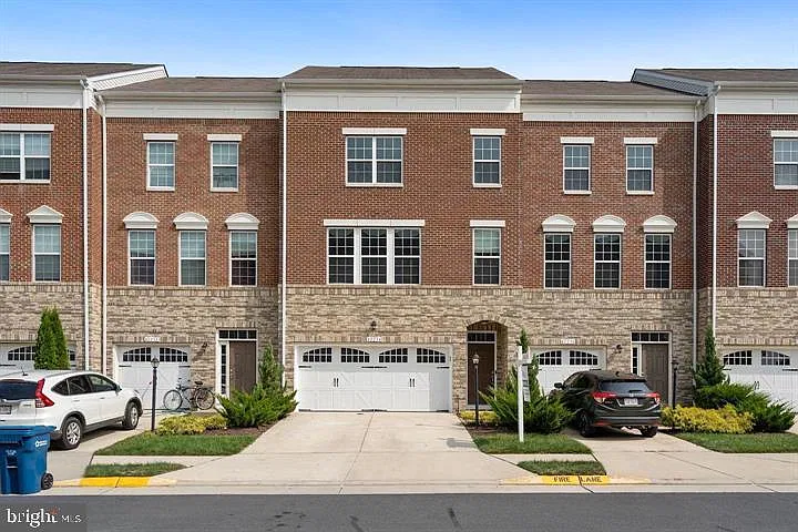 4 bed, 3.5 bath, 2836 sqft, $3,300 — Photo 1