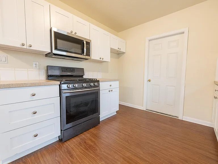 11130 NE Knott St — Photo 10