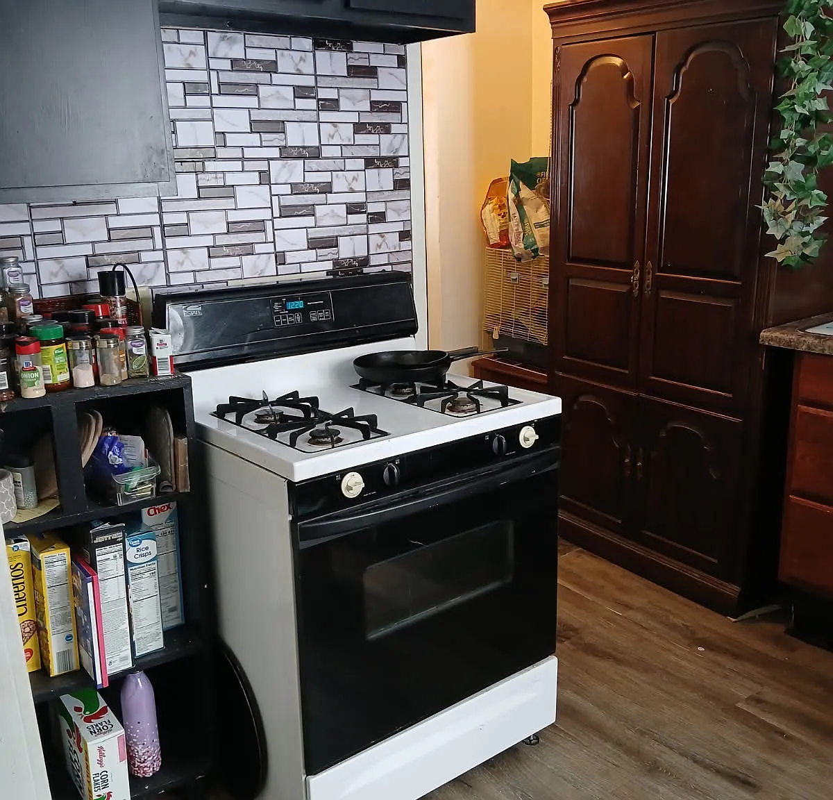 3 bed, $800 — Photo 1