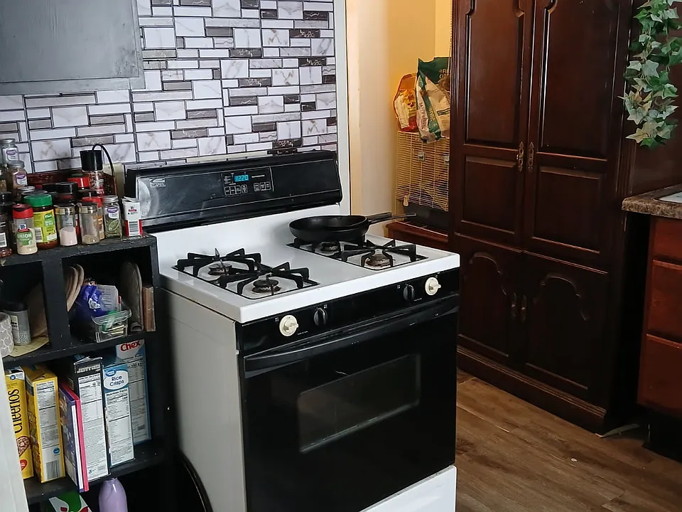 131-137 Wapello Ave #135