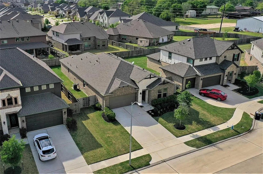 4 bed, 3.0 bath, 2490 sqft, $3,000 — Photo 4