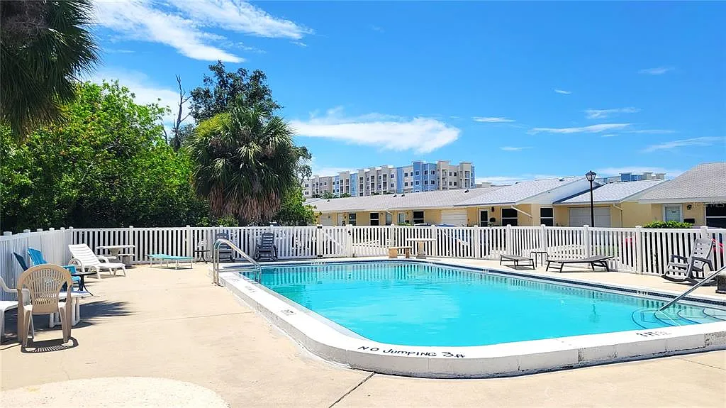 2 bed, 2.0 bath, 801 sqft, $1,545 — Photo 3