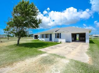 596 Buckskin Dr, Palacios, TX 77465