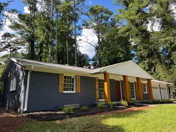 558 Stonewood Dr, Stone Mountain, GA 30087