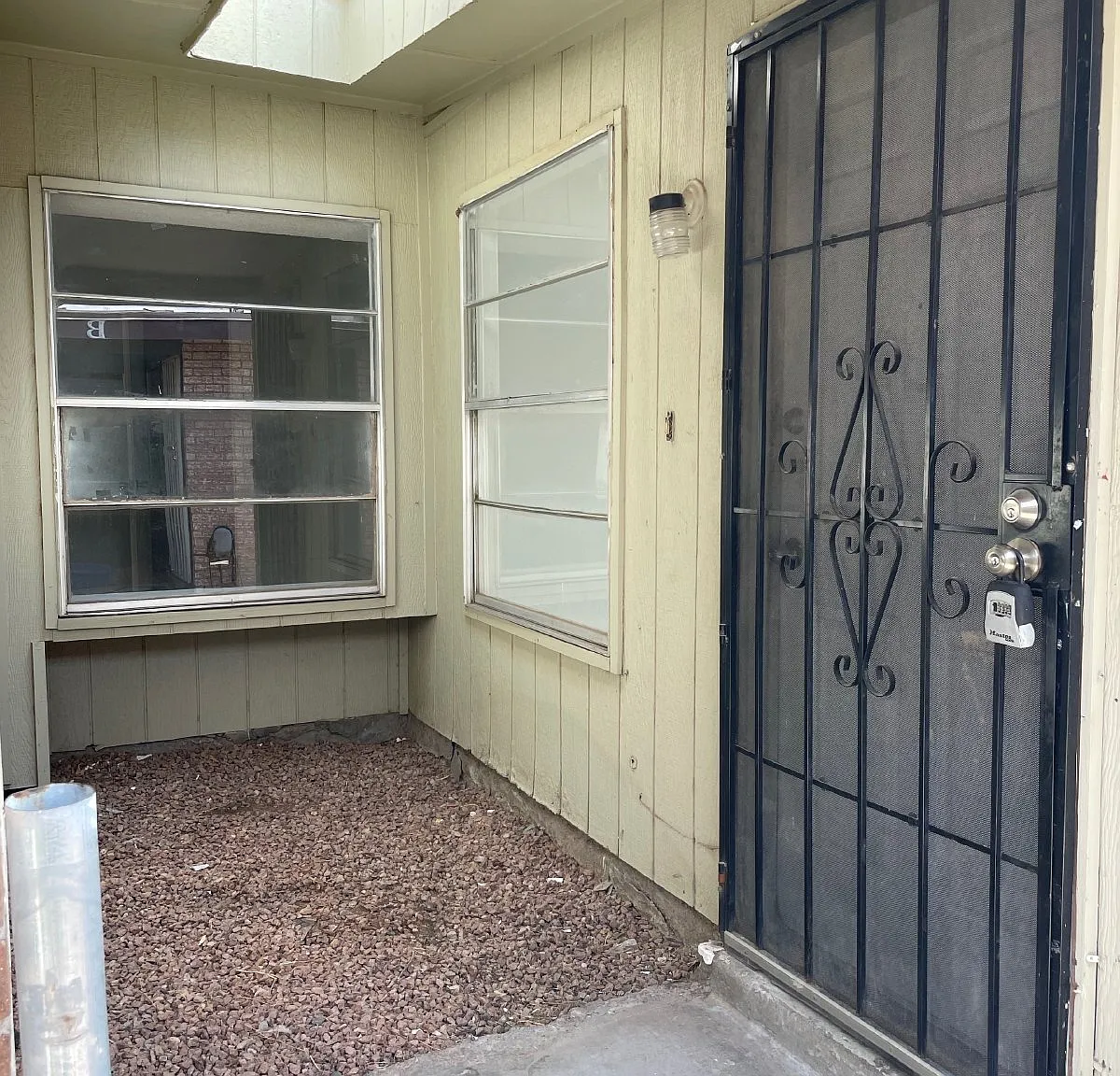 2 bed, 1.0 bath, 740 sqft, $850 — Photo 1