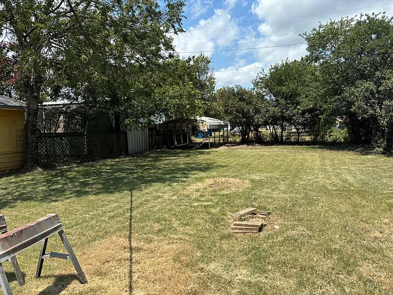 1505 W 10th St — Photo 9