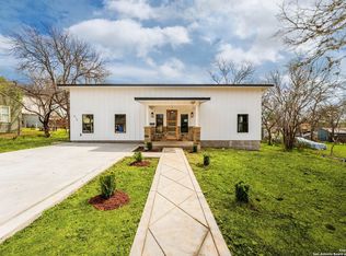 615 S Camp St, Seguin, TX 78155