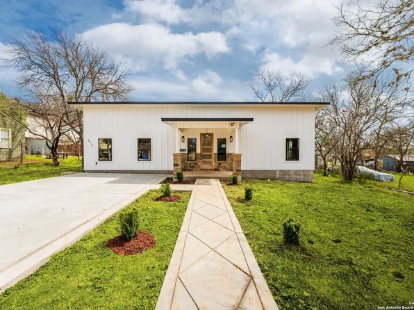 615 S Camp St, Seguin, TX 78155