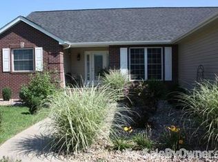 305 Breeze Dr, Carterville, IL 62918