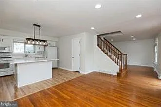 410 Woodlawn Ave — Photo 12