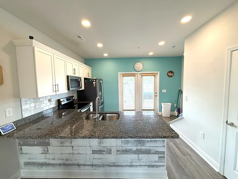 812 Moen Pl #A — Photo 2