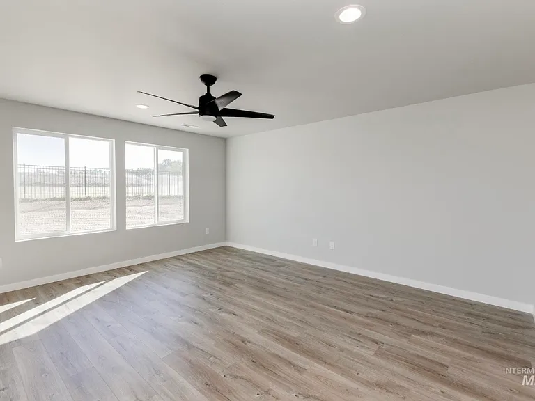 311 Chalcedony Ave — Photo 5