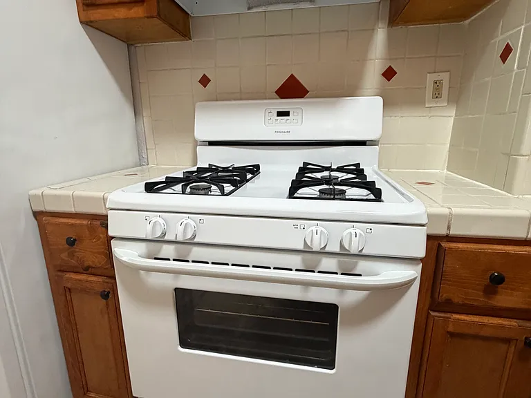 1172 N Kingsley Dr #107 — Photo 18