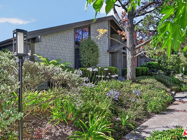 1331 Avenida De Cortez — Photo 3
