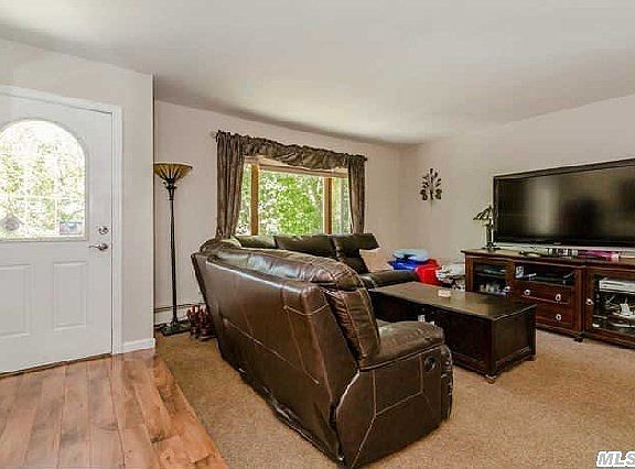 3rd image of 211 Radio Ave