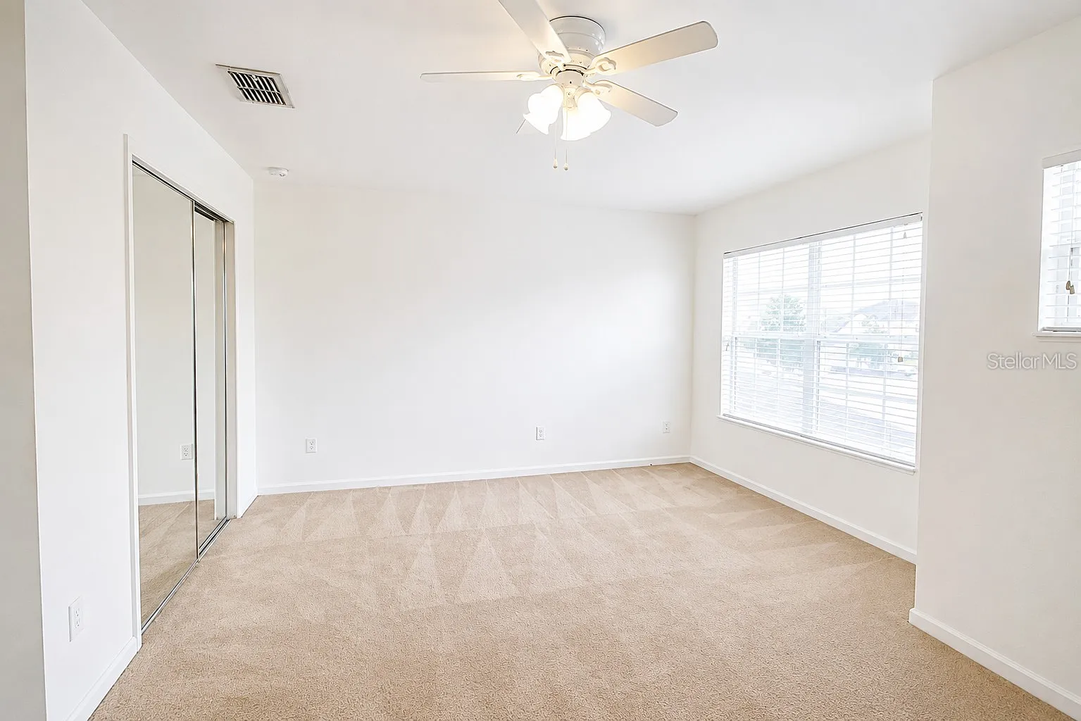 3 bed, 3.5 bath, 1686 sqft, $2,450 — Photo 2