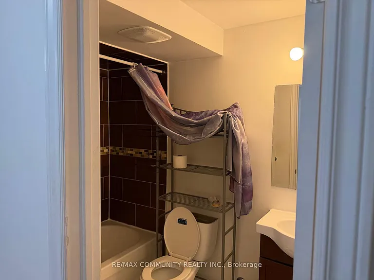 8 Terry Fox St — Photo 7