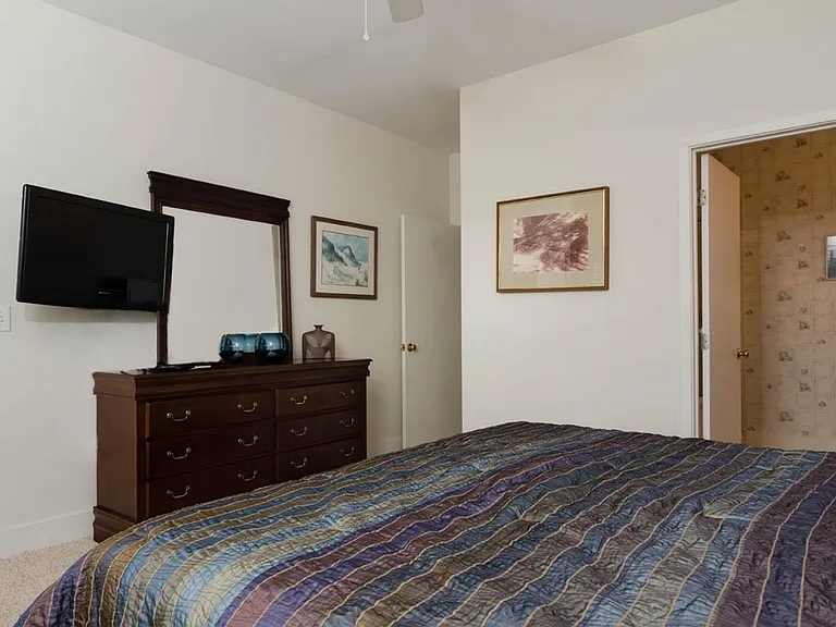 10 Meier St #B — Photo 15