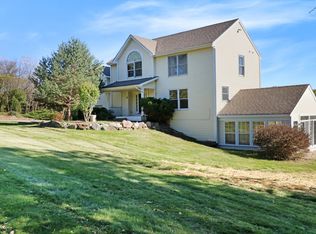 10004 Fox Bluff Ln, Spring Grove, IL 60081