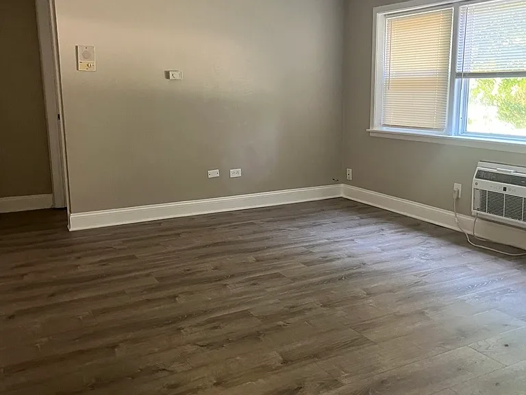 10917 S Lloyd Dr #3 — Photo 2