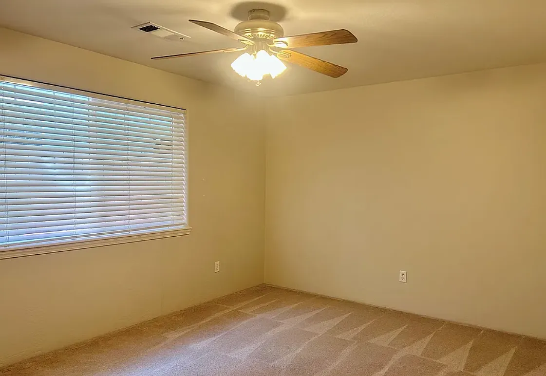664, ID # 3311 Edgewater Drive - 1 — Photo 3