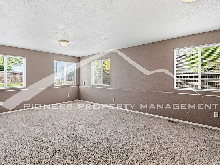 2309 Flagstaff Dr — Photo 23