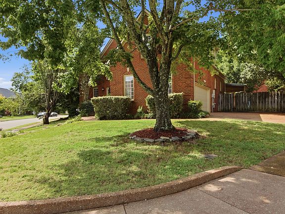 5th image of 420 Chamberlain Park Ln