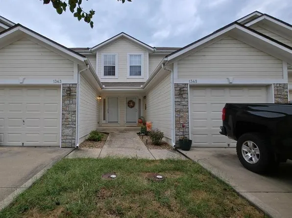 1343 NW Hidden Ridge Ct, Blue Springs, MO 64015