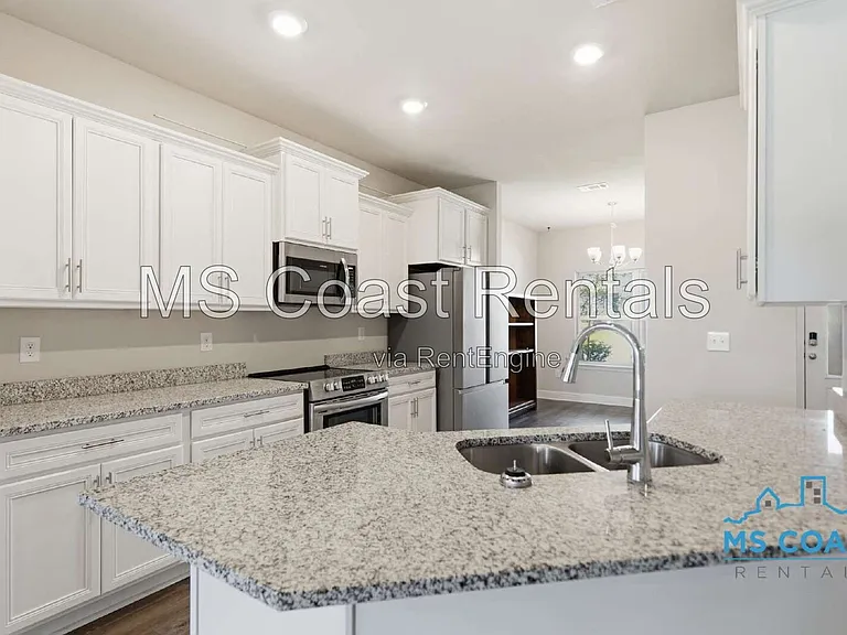 5543 Overland Dr — Photo 8