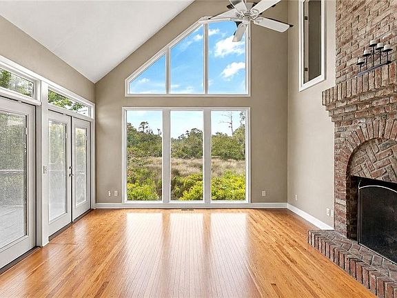 4th image of 207 Military Rd