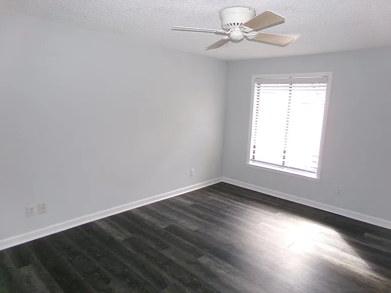 218 Lamplighter Cir — Photo 8