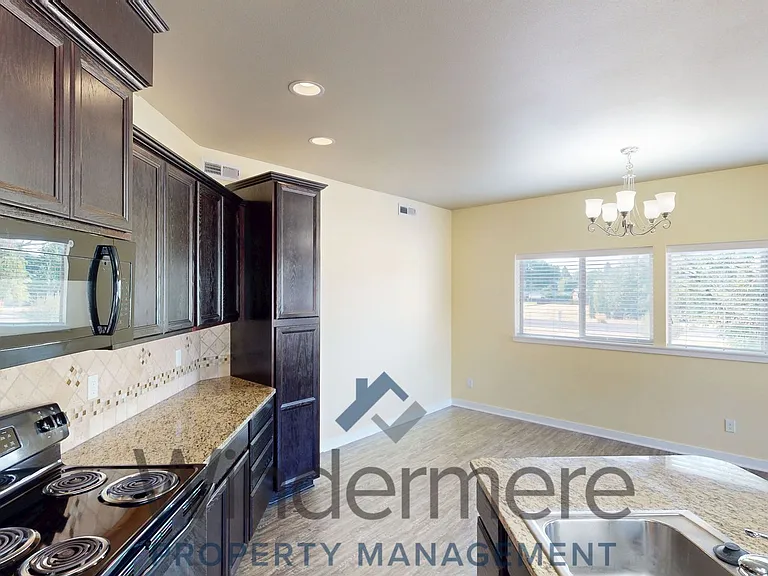 808 NE Bunky Ln — Photo 8
