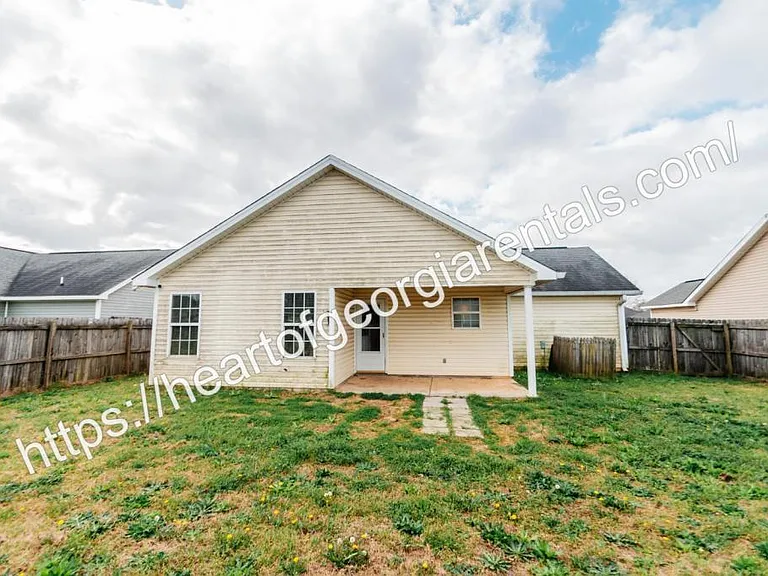 132 Coronation Dr — Photo 15