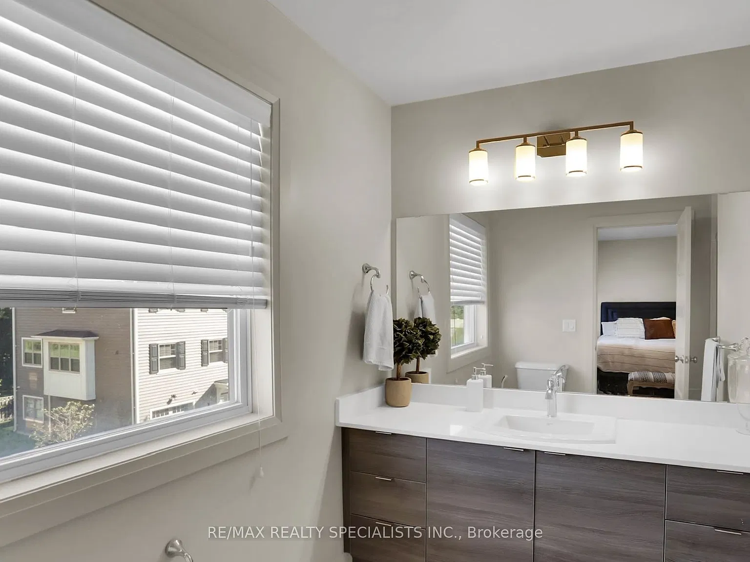 1040 Coronation Dr — Photo 2