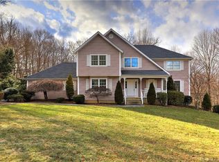 25 Manor Dr, Monroe, CT 06468