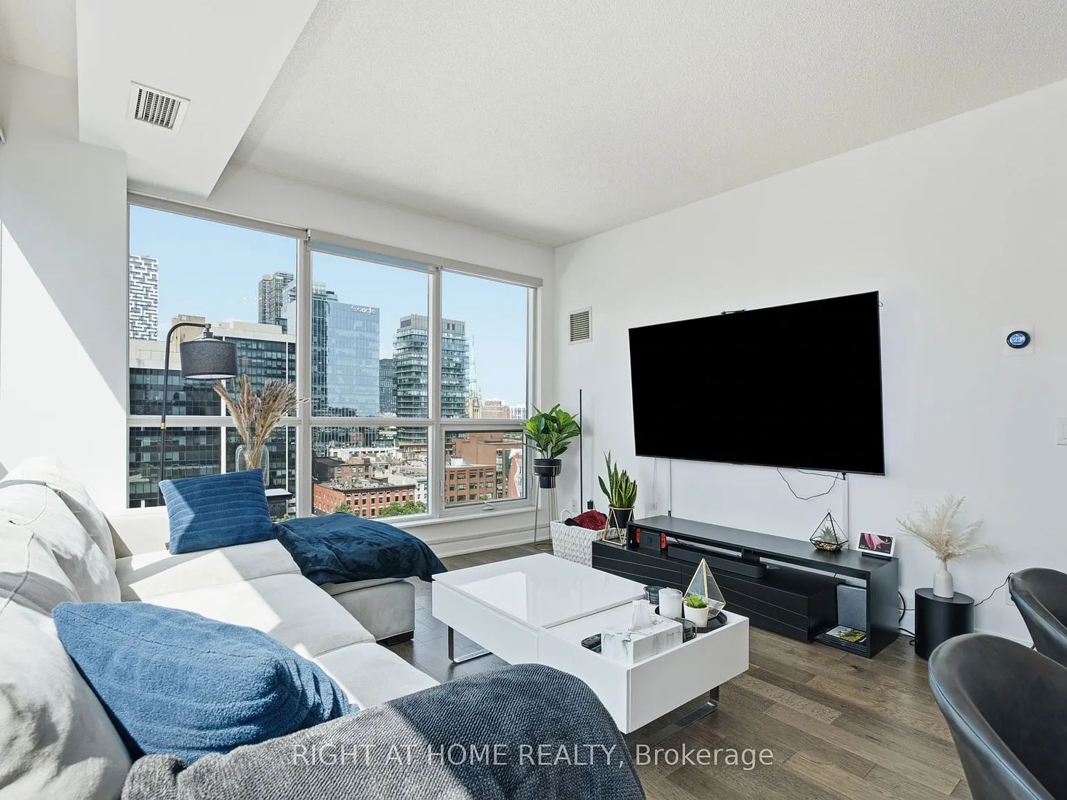 3 bed, $4,100 — Photo 2