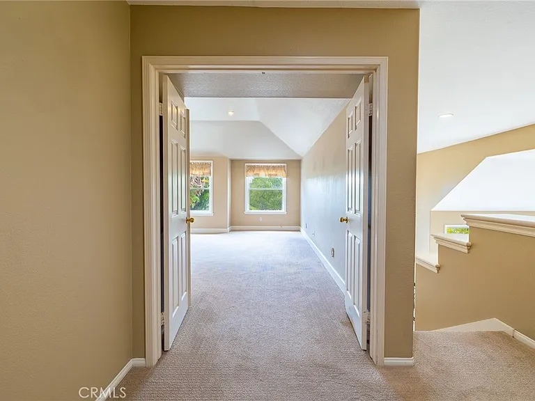 18 Hillrise — Photo 32