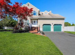 6 Fisher Dr, Hillsborough, NJ 08844