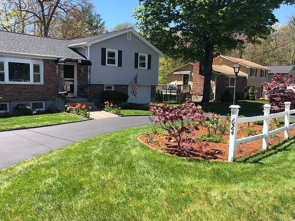 1st image of 624 Nahatan St